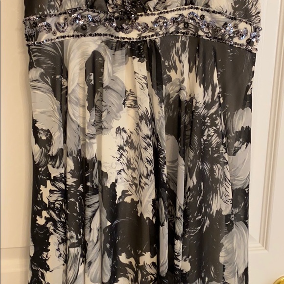 Gray Floral Sequin Flowy Dress - Picture 4 of 8